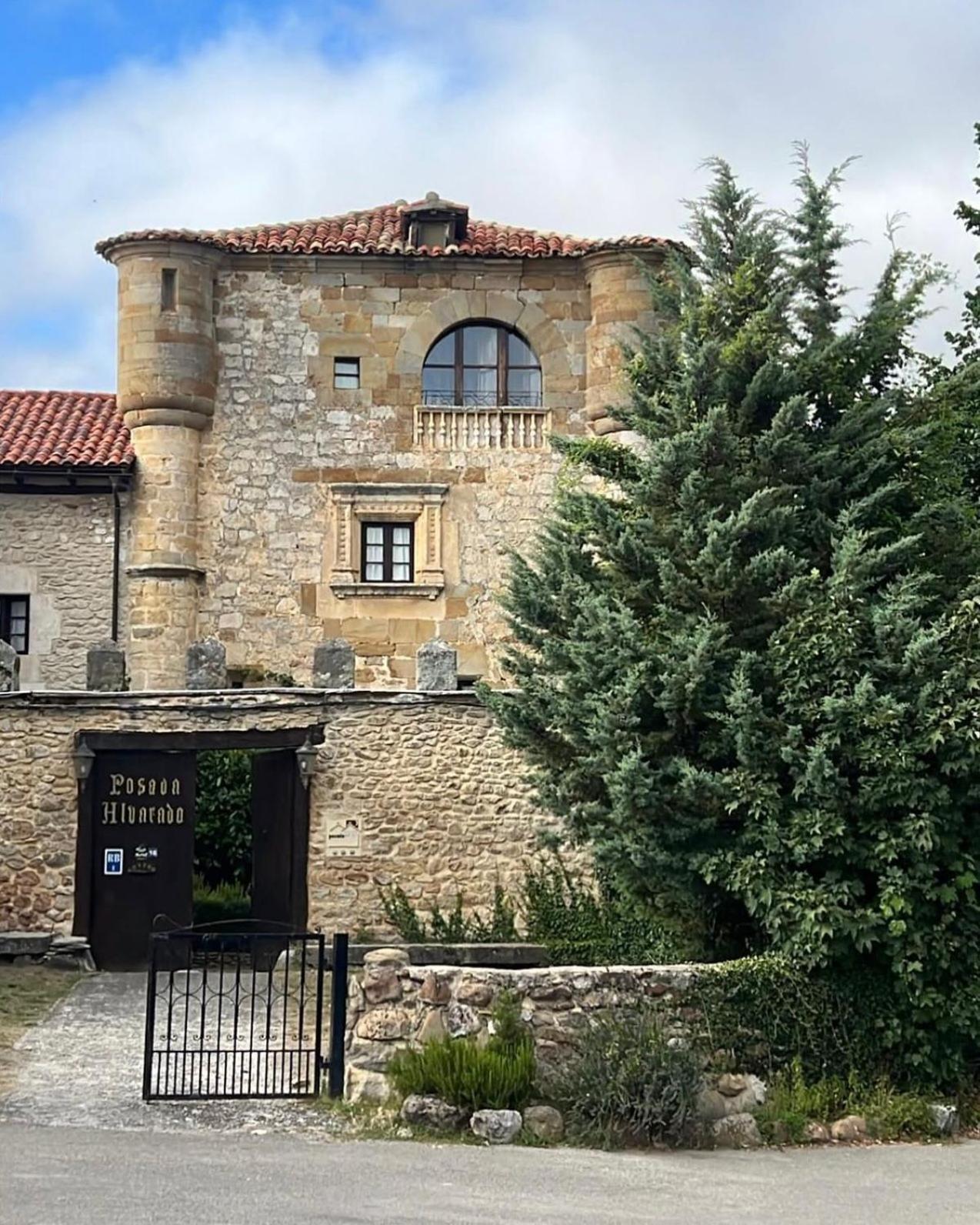 Palacio De Los Alvarado En Las Merindades El Ribero Exterior photo