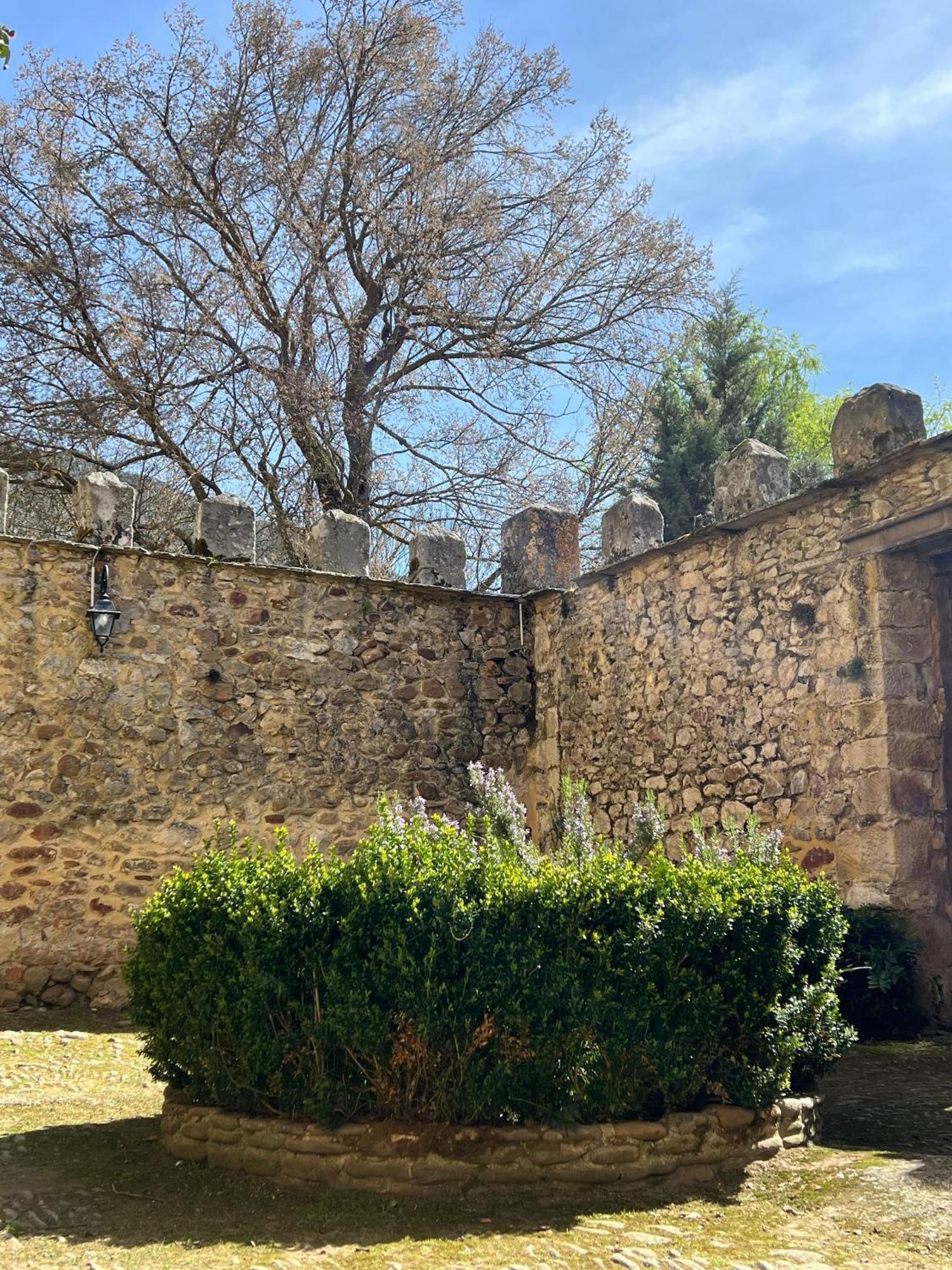 Palacio De Los Alvarado En Las Merindades El Ribero Exterior photo